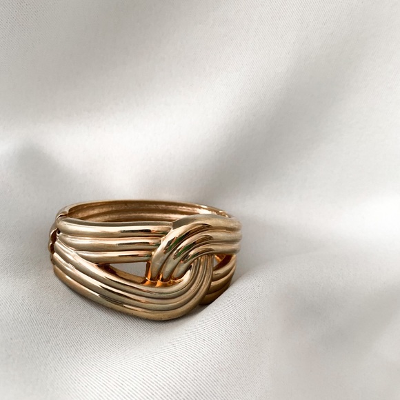 Gorgeous vintage golden colour bangle - Picture 3 of 4